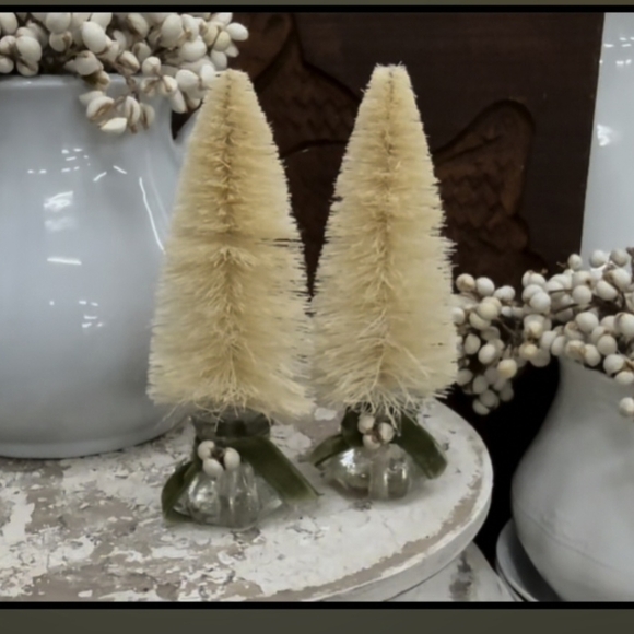 Lot of 5 Vintage Clear Glass Mismatched Cabinet Pulls / Drawer Knobs - Picture 6 of 6